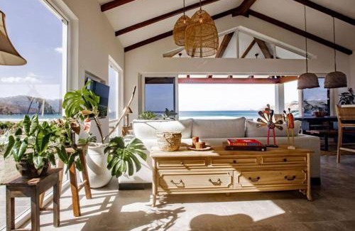 Las Escobas del Venado House | CASA ROSA 49’ - Playa Venao Beach