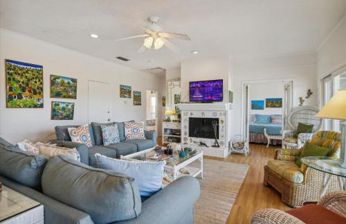 Pirates Beach House | Casa Rosa West