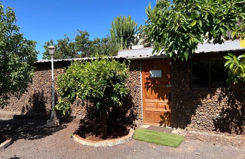 La Solana Ski Chalet | 'Casa Rosa' with Sea View, Wi-Fi and Air Conditioning