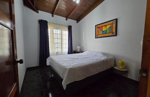 Bolivar House | Casa Rosabella
