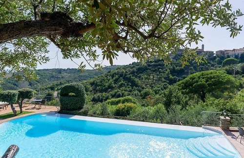 Casal Velino House | Casa Rosamunda C: A welcoming apartment that covers the entire ground floor of a villa, with Free WI-FI.
