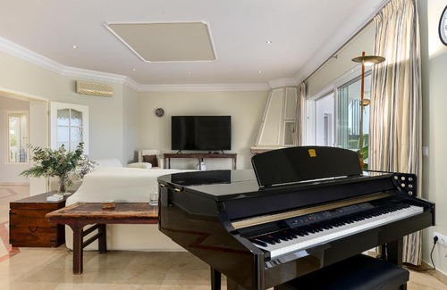 New Golden Mile Villa | Casa Rosas