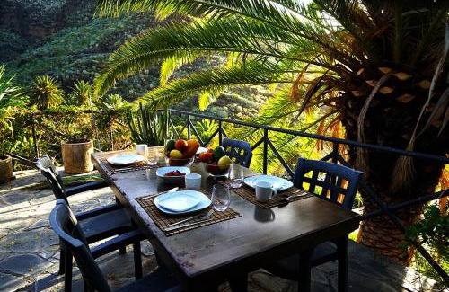 Lomito Fragoso y Honduras Ski Chalet | CASA RURAL LOS FRONTONES