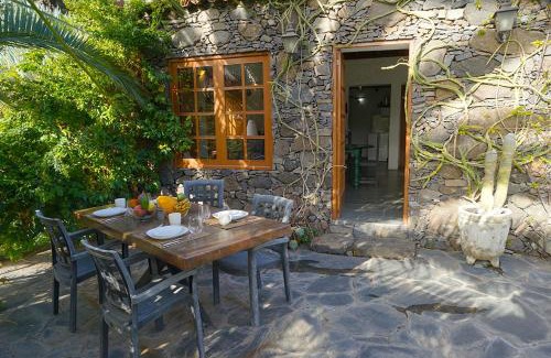 Lomito Fragoso y Honduras Ski Chalet | CASA RURAL LOS FRONTONES