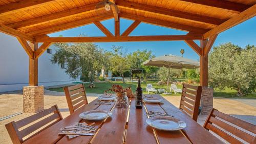 Prado del Rey House | Casa Rural Aguasal El Bosque by Ruralidays