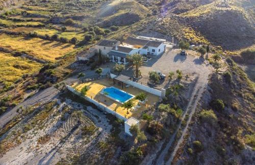 Taberno House | Casa Rural Alzabara con Piscina Privada