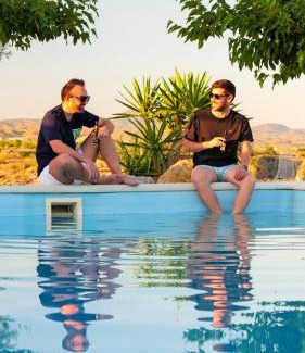 Taberno House | Casa Rural Alzabara con Piscina Privada