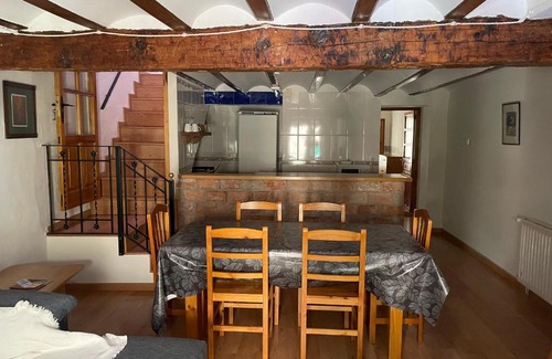Aras de los Olmos House | Casa Rural Aras Apartamentos Turísticos