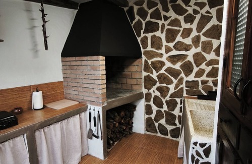 Cella House | Casa rural con barbacoa, sala de juegos ideal familias y grupos. Teruel