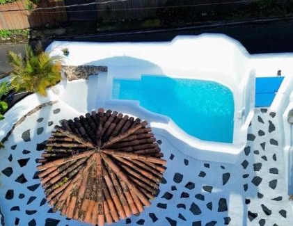 Santa Barbara House | Casa rural con piscina climatizada