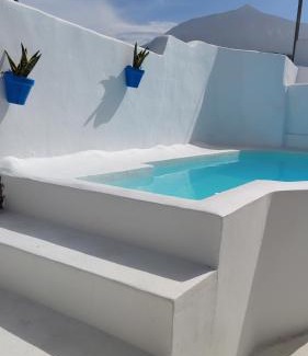 Santa Barbara House | Casa rural con piscina climatizada