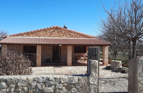 Las Cuerlas Cottage | Casa Rural con Piscina Municipal a 29km del Monasterio de Piedra