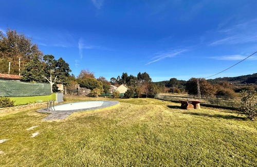 Oroso House | Casa Rural con Piscina en La Cañiza