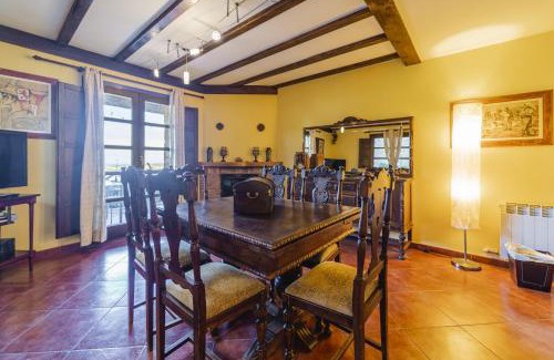Urrez House | Casa Rural De Cabrera