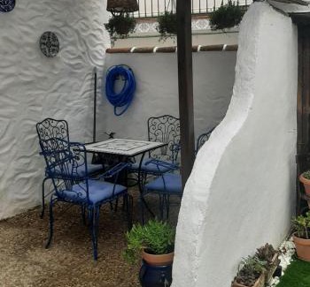 Benadalid House | Casa rural El Patio con chimenea, barbacoa, piscina, patios exteriores para sus mascotas de manera gratuita