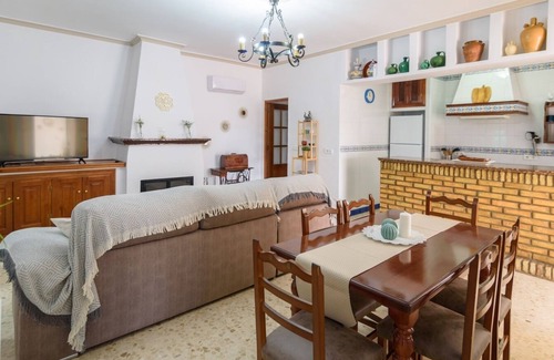 Marchena Villa | Casa Rural Entre Olivos La Puebla de Cazalla by Ruralidays