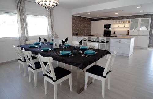 Marchena House | Casa Rural "Villa MyJ" with Pool, Garden, Terrace & Wi-Fi