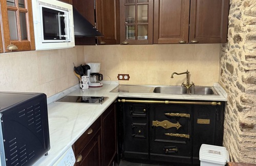 Puebla de Sanabria Cottage | Casa Rural con 4 Dormitorios Dobles y 2 Baños Próxima a Plaza Mayor y Castillo