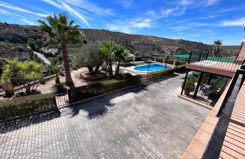 Villanueva de Algaidas Villa | Casa rural premium para familias con piscina