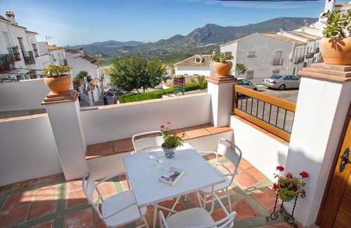 Zahara de la Sierra Cottage | Casa Rural Reformada con Chimenea en Plena Sierra de Grazalema
