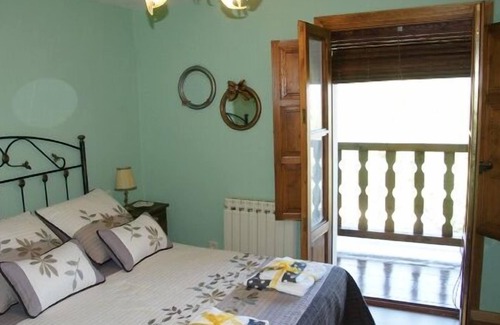 Robledo de las Traviesas Cottage | Casa Rural Gistredo for 8 people