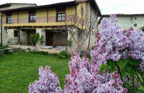 Junta de Traslaloma House | Casa Rural Los Soportales