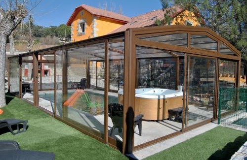 Collado Mediano House | Casa Rural Mansion Adela con Piscina y Jacuzzi