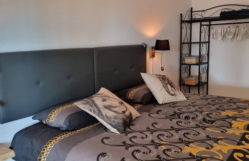 Pedralba Bed & Breakfast | Casa Rural near Turia Natural Park with Jacuzzi