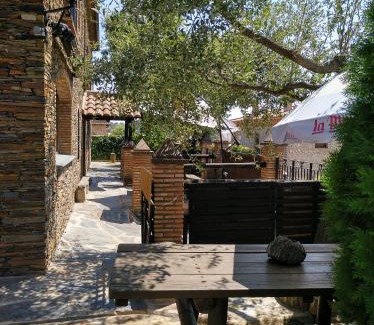 Torrejon El Rubio House | Casa Rural Peña Falcón