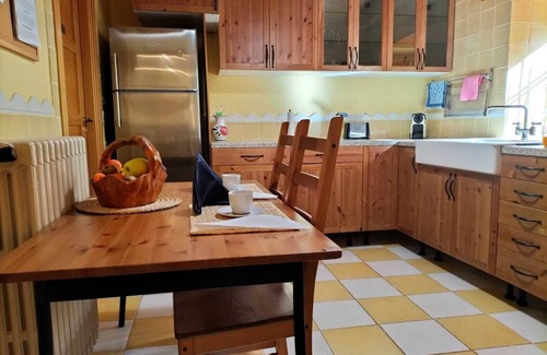Cuevas de Vinayo Cottage | Casa Rural Sensaciones 3 bedrooms with garden
