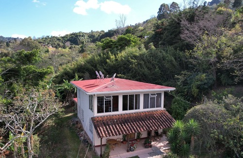 Salitrillos Cottage | Casa Rural Tradicional Costarricense, Clima muy Agradable