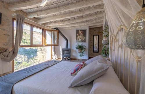 Benisili House | Casa rural Vall de Gallinera con Chimenea, piscina y jacuzzi DIANIA