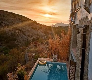 Benisili House | Casa rural Vall de Gallinera con Chimenea, piscina y jacuzzi DIANIA
