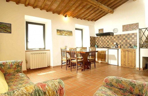 Castiglione d'Orcia House | Casa Salvia B: A cozy and welcoming apartment in the characteristic style of the Tuscan countryside, with Free WI-FI.