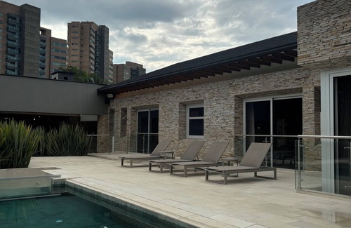 Los Naranjos Villa | Casa San Antonio de la Peña is located in the most privileged area of Medellín.