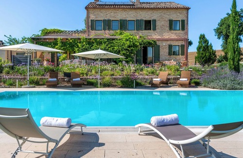 Centofinestre Villa | Casa Sant' Elia a villa in the heart of the Marche Region a few miles from the sea