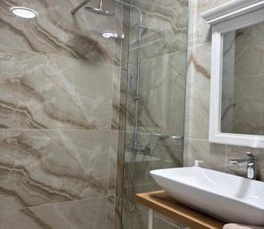 Corabia House | Casa Seren
