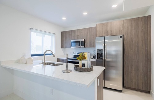Florida City House | Casa Serenity - 4BR Homes for big families - Near Florida Keys!