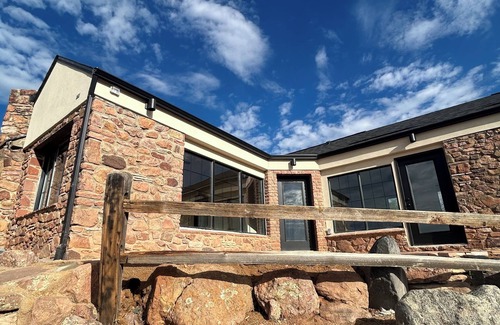 Golden House | Casa Serpiente 2, Red Rocks Retreat