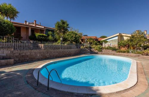 Santa Caterina House | Casa Shanti - 5 Minuti dalla Spiaggia con Piscina Condominiale