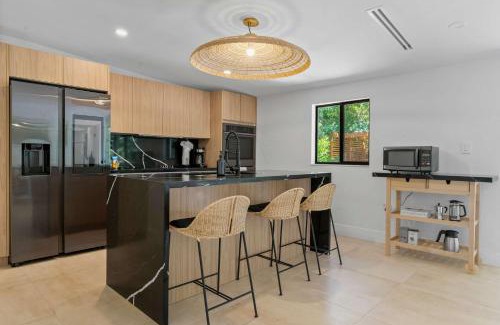 Buena Vista House | Casa Siesta- Hot tub Home Gym and Modern Design