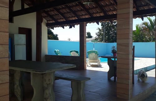 Guaratuba House | Casa Simples com Quiosque e Piscina