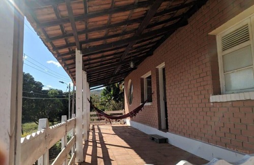 Tres Marias House | Casa Simples e Aconchegante com uma Vista Magnífica Para Represa