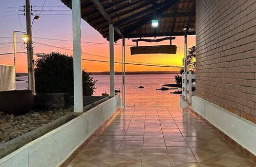 Tres Marias House | Casa Simples e Aconchegante com uma Vista Magnífica Para Represa