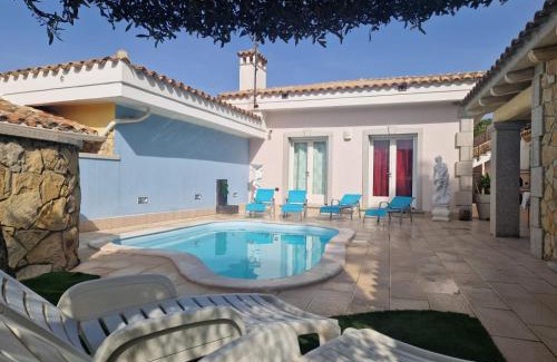Cala Sinzias House | Casa Sinzias con piscina 9 posti letto