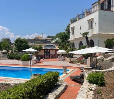 Belvedere House | Casa Sirokos