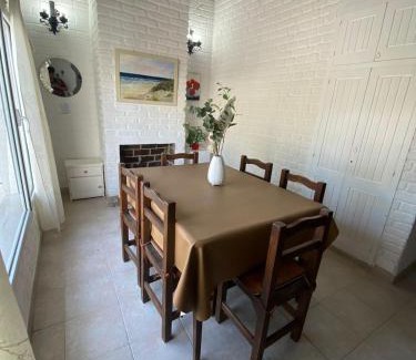 Las Grutas House | CASA "SONNIA" pleno centro, 200 mts de la peatonal y 300 mts del mar
