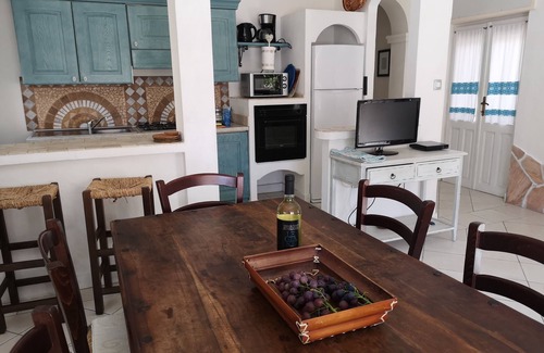 Bosa Marina House | Casa STELLA MARINA, 150m to beach, veranda, garden, bbq, air conditioners, WIFI.