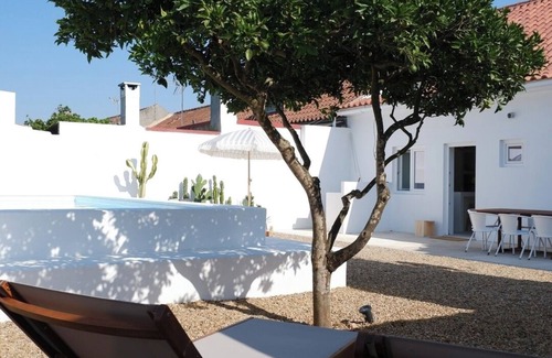Bairro da Liberdade House | Casa Suão Retreat with Pool in the Heart of Grândola