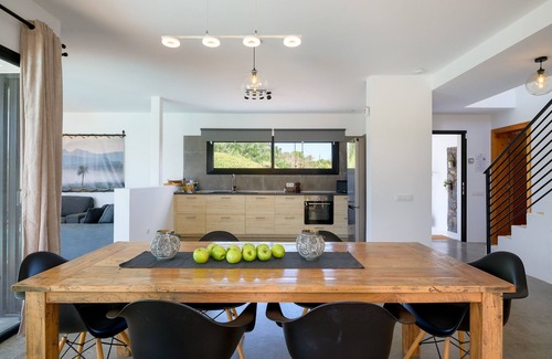 Conil Ski Chalet | Casa Sur, Spectacular Views of Sea and Volcanoes with Heated Pool